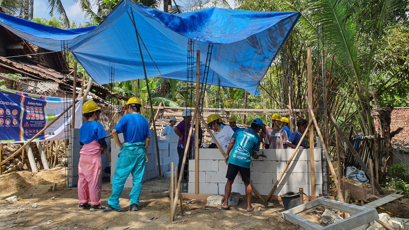 Kunjungan Pelaksanaan Pembangunan Rumah Bantuan Tim Habitat For Humanity Indonesia